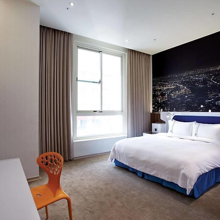 Airline Inn Green Park Way Тайджун Екстериор снимка